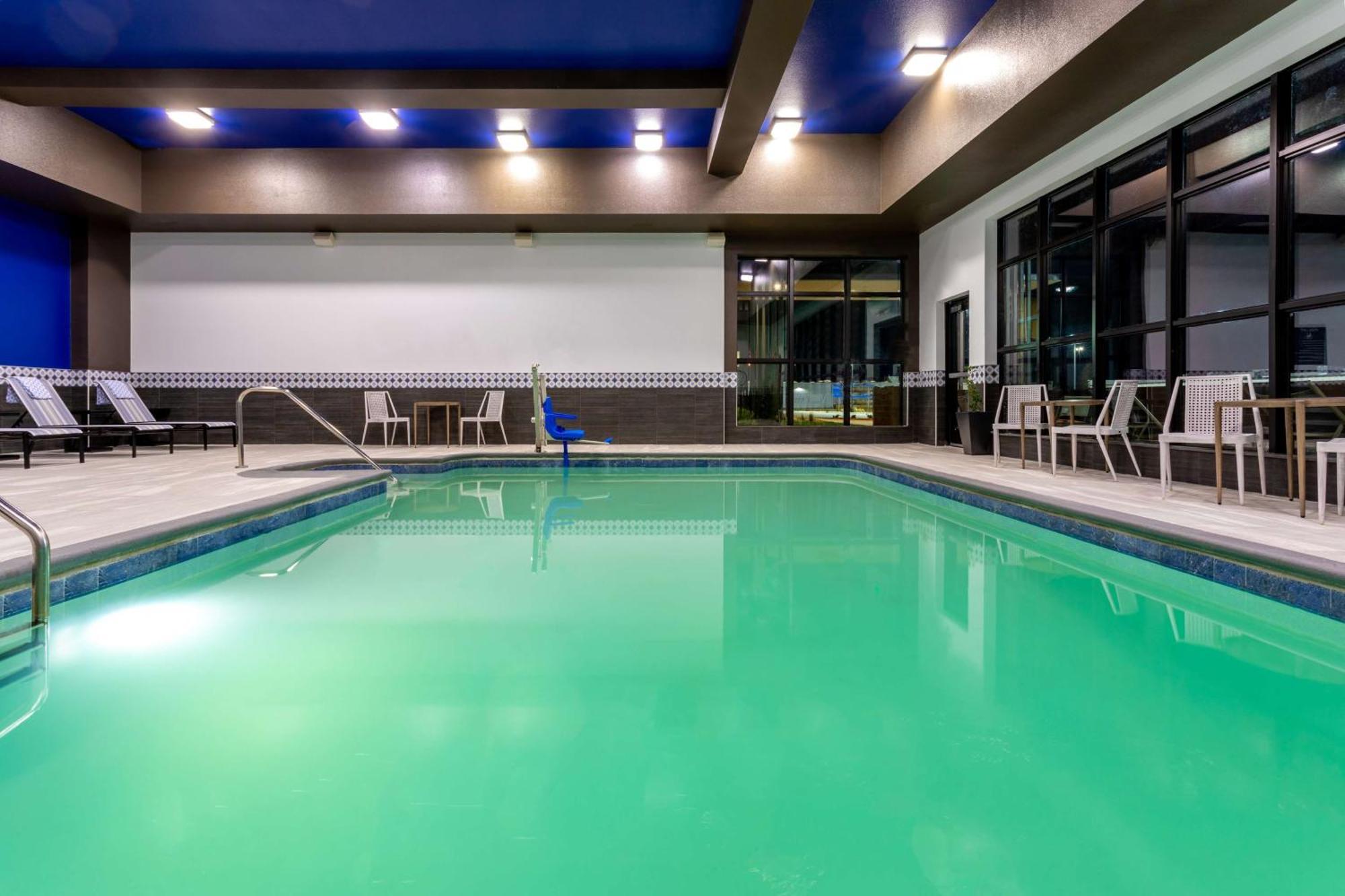Hilton Garden Inn Hays, Ks Zewnętrze zdjęcie