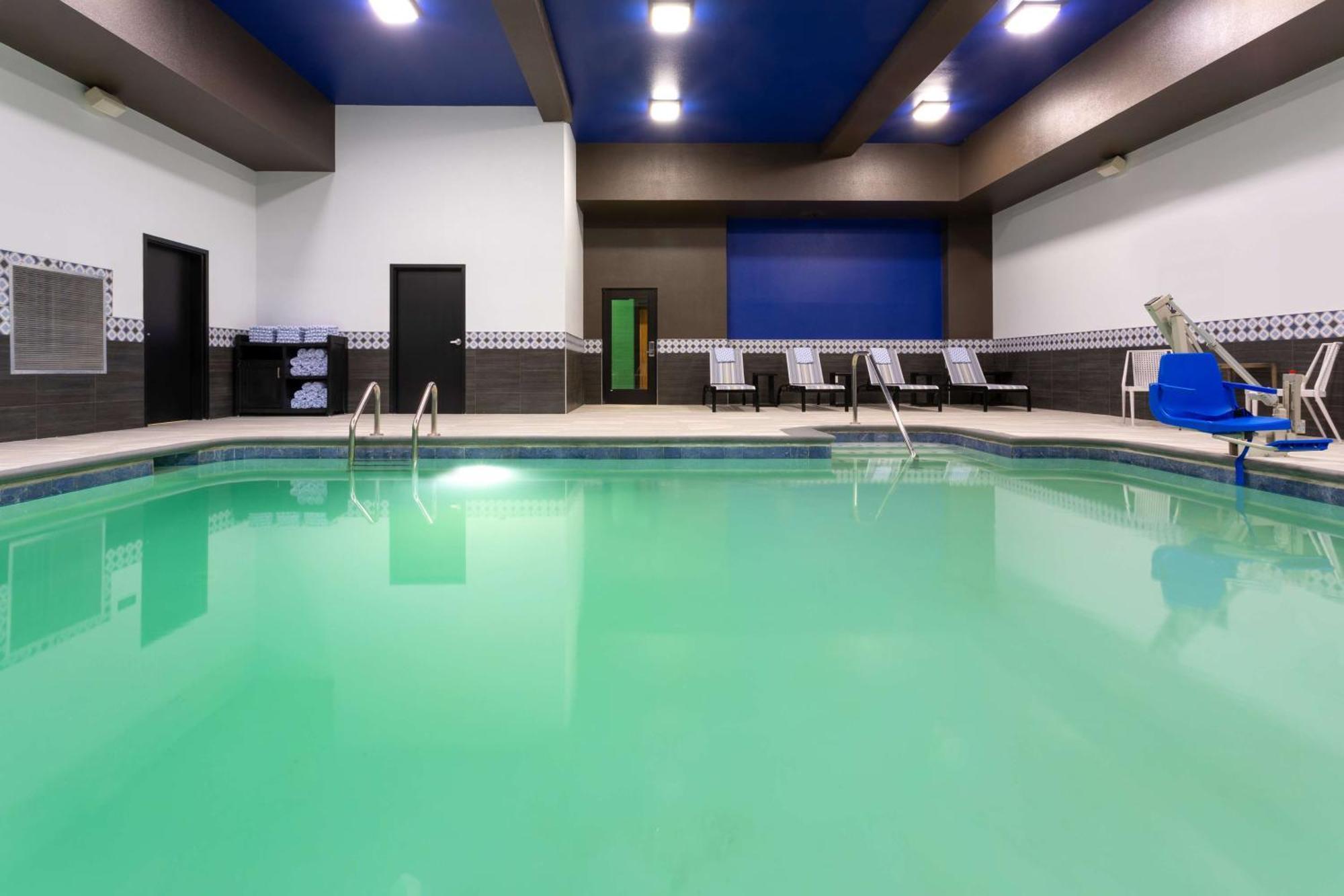 Hilton Garden Inn Hays, Ks Zewnętrze zdjęcie