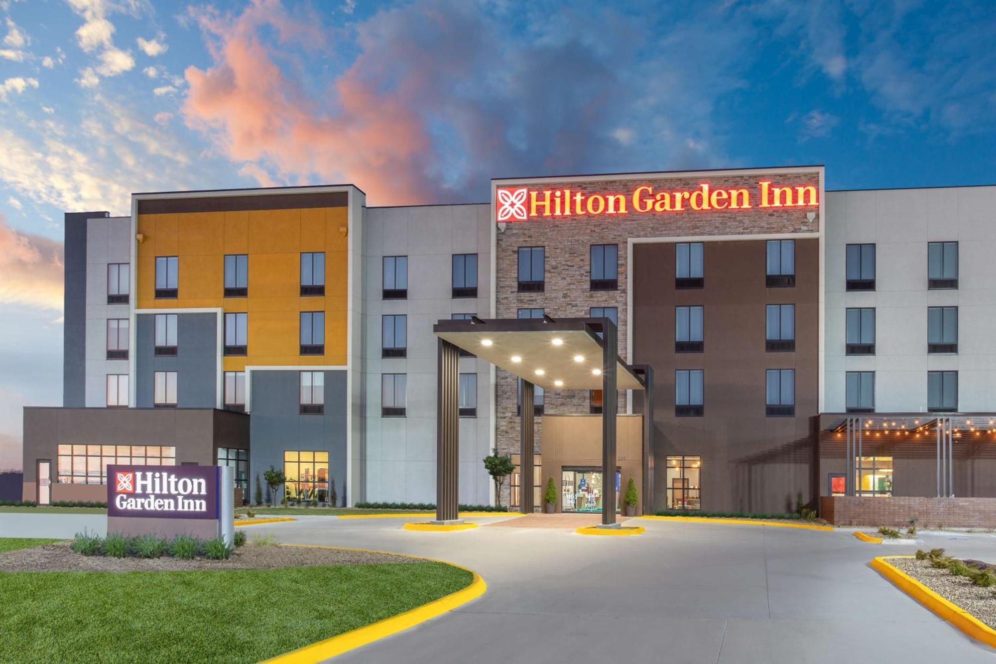 Hilton Garden Inn Hays, Ks Zewnętrze zdjęcie