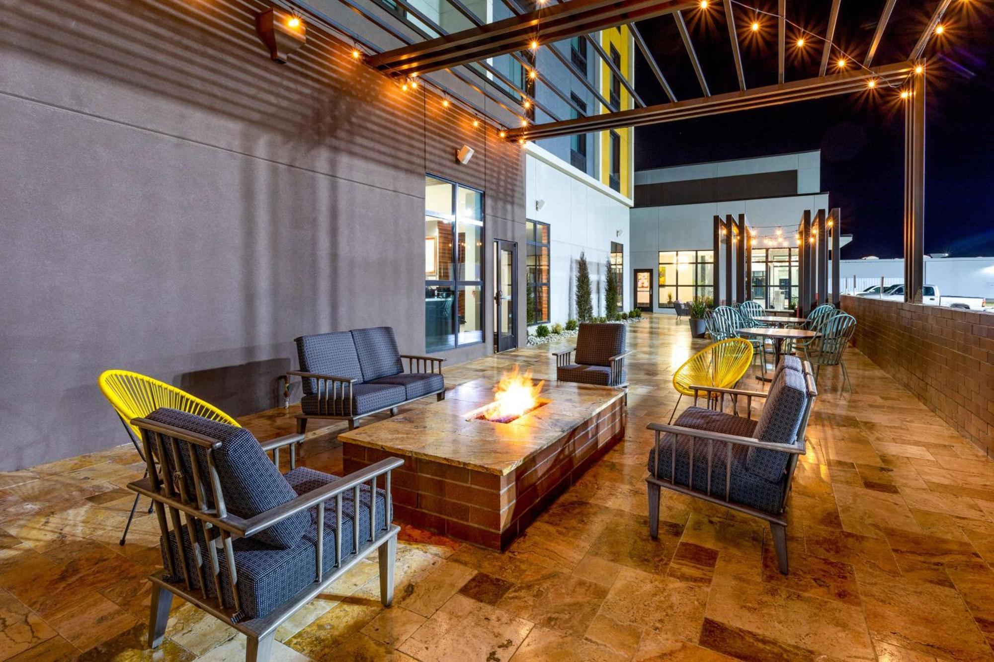 Hilton Garden Inn Hays, Ks Zewnętrze zdjęcie