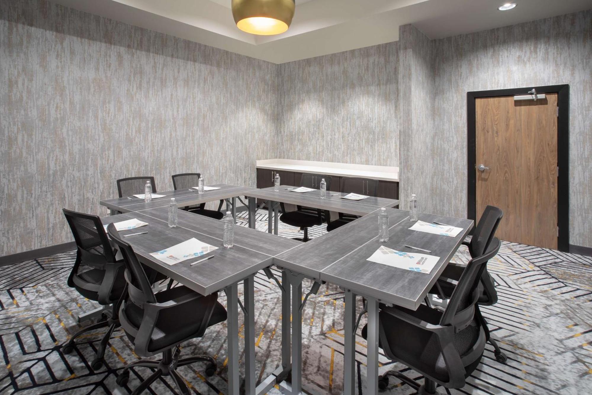 Hilton Garden Inn Hays, Ks Zewnętrze zdjęcie
